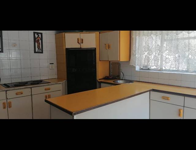 3 BEDROOM HOUSE FOR SALE IN BEZUIDENHOUT VALLEY